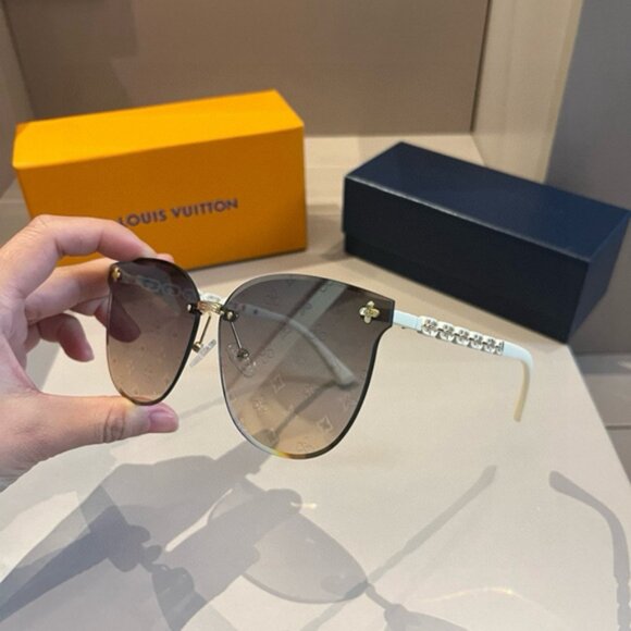 Louis Vuitton Women\'s White Sunglasses main image 5